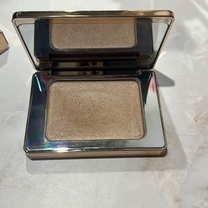 Natasha Denona Glow face and body shimmer